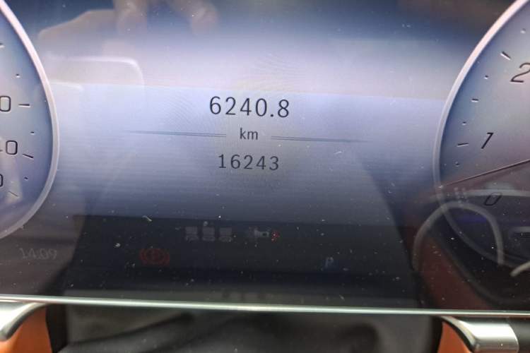 Used Mercedes-Benz S-Class 2024 S 400 L Business Model Odometer Close Up