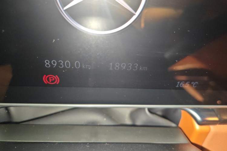 Used Mercedes-Benz S-Class 2024 S 400 L Business Model Odometer Close Up
