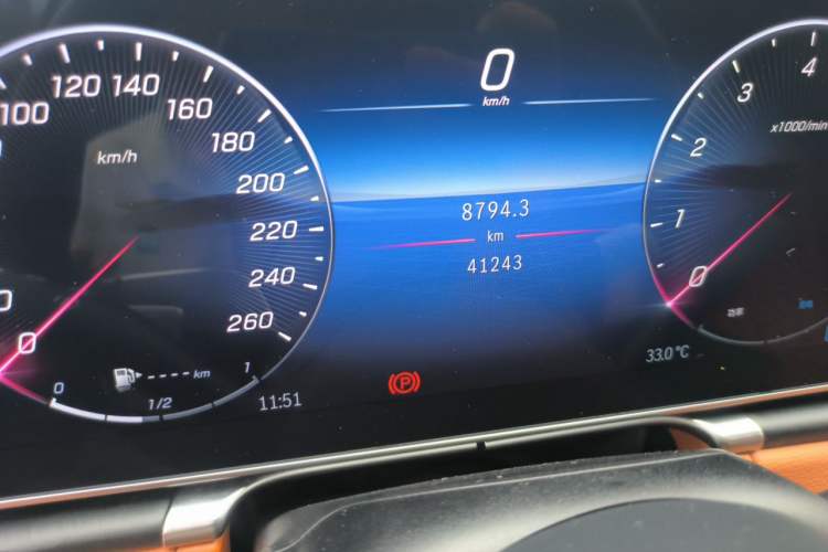 Used Mercedes-Benz S-Class 2024 S 400 L Business Model Odometer Close Up
