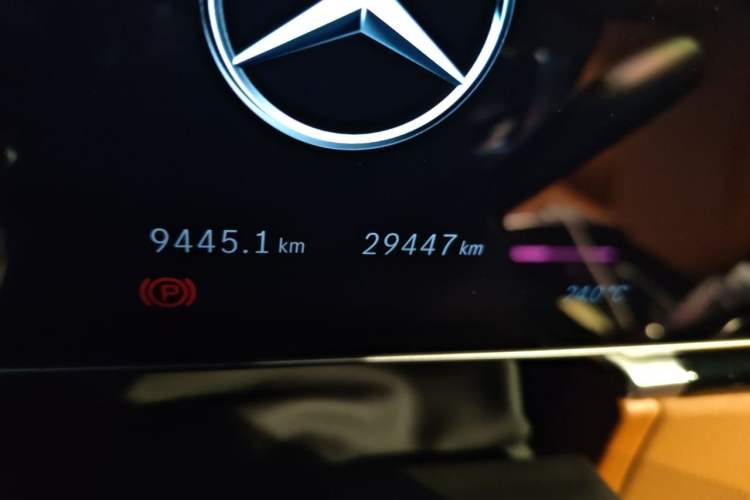 Used Mercedes-Benz S-Class 2024 S 450 L 4MATIC Odometer Close Up