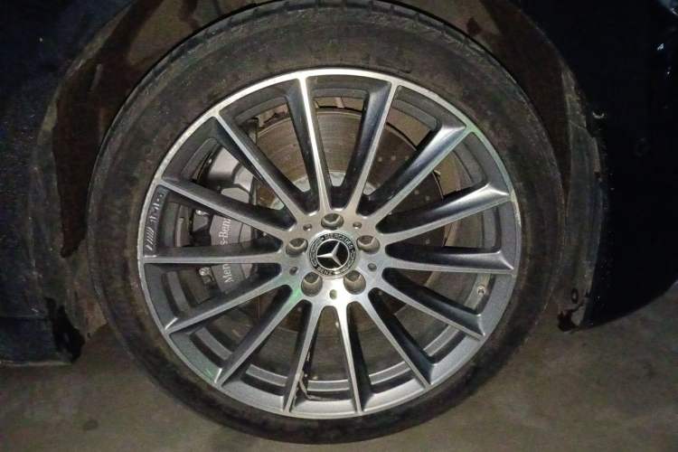 Used Mercedes-Benz S-Class 2024 S 450 L 4MATIC Right Front Wheel Hub
