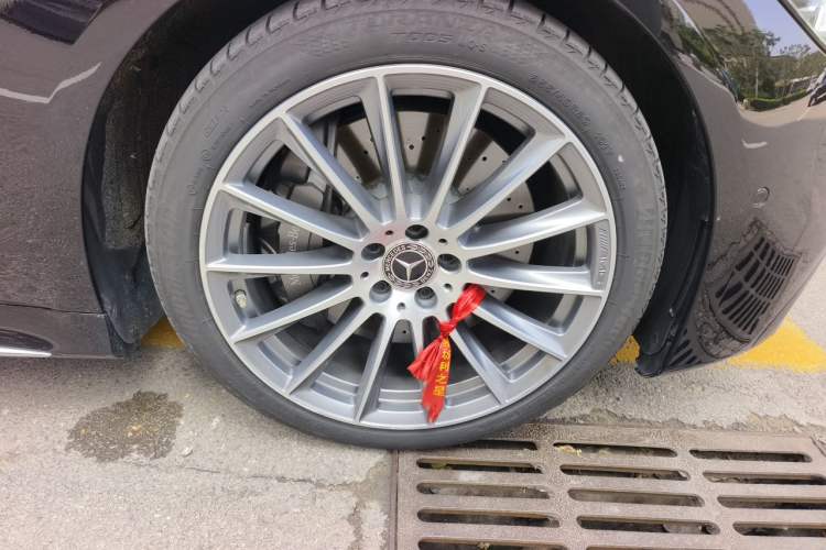 Used Mercedes-Benz S-Class 2024 S 450 L 4MATIC Right Front Wheel Hub