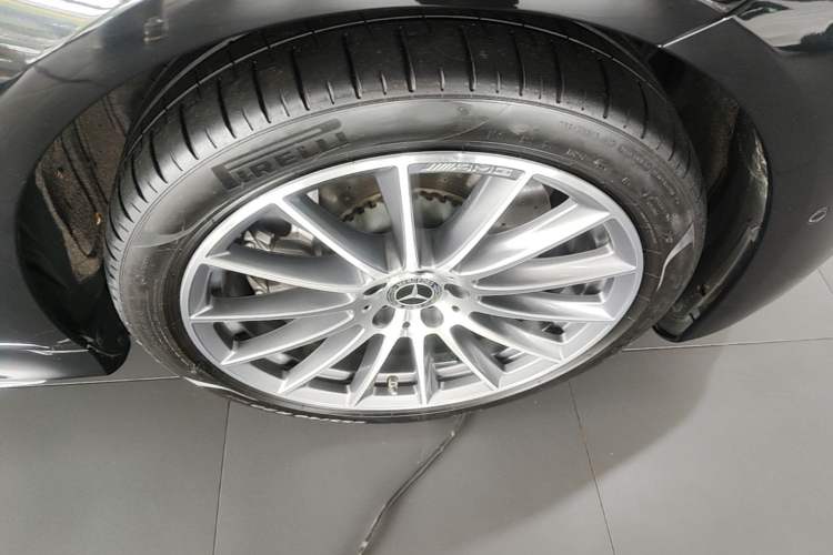 Used Mercedes-Benz S-Class 2024 S 450 L 4MATIC Right Front Wheel Hub