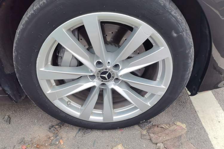 Used Mercedes-Benz S-Class 2024 S 400 L Business Model Right Front Wheel Hub