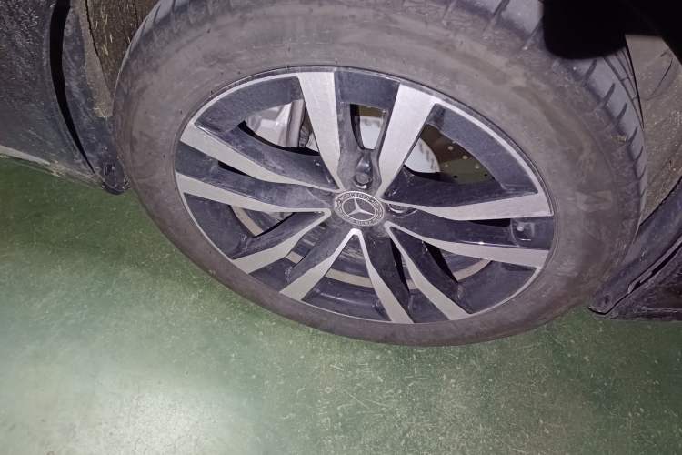 Used Mercedes-Benz S-Class 2024 Restyled S 400 L Luxury Edition Right Front Wheel Hub