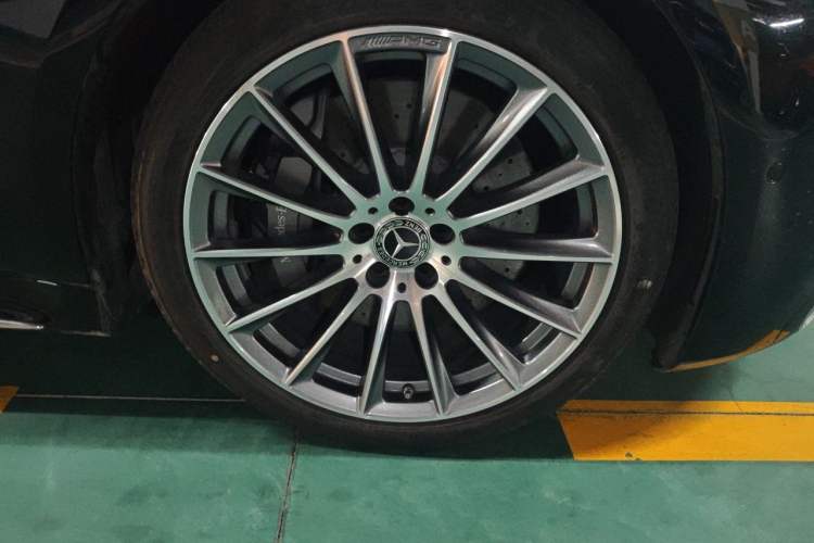 Used Mercedes-Benz S-Class 2024 S 450 L 4MATIC Right Front Wheel Hub
