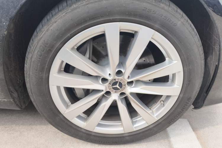 Used Mercedes-Benz S-Class 2024 S 400 L Business Model Right Front Wheel Hub