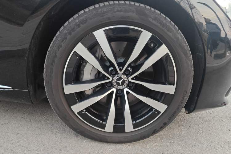 Used Mercedes-Benz S-Class 2024 S 400 L Luxury Model Right Front Wheel Hub