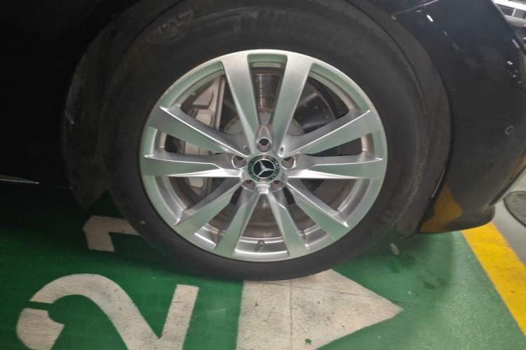 Used Mercedes-Benz S-Class 2024 S 400 L Business Model Right Front Wheel Hub