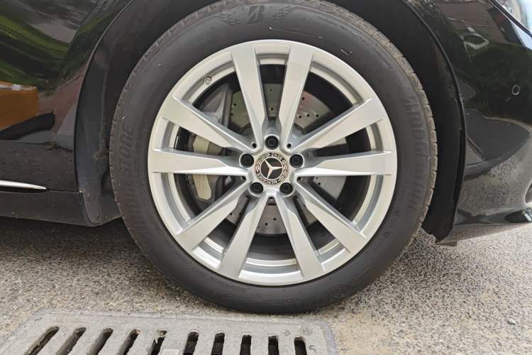 Used Mercedes-Benz S-Class 2024 S 400 L Business Model Right Front Wheel Hub