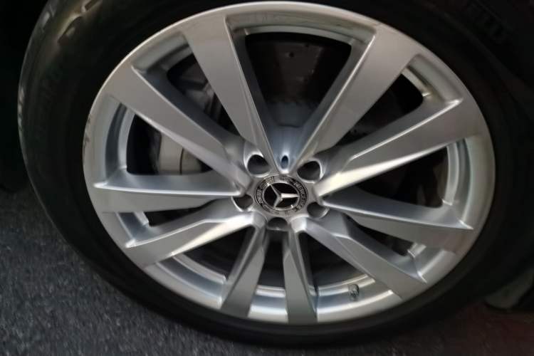 Used Mercedes-Benz S-Class 2024 S 400 L Business Model Right Front Wheel Hub