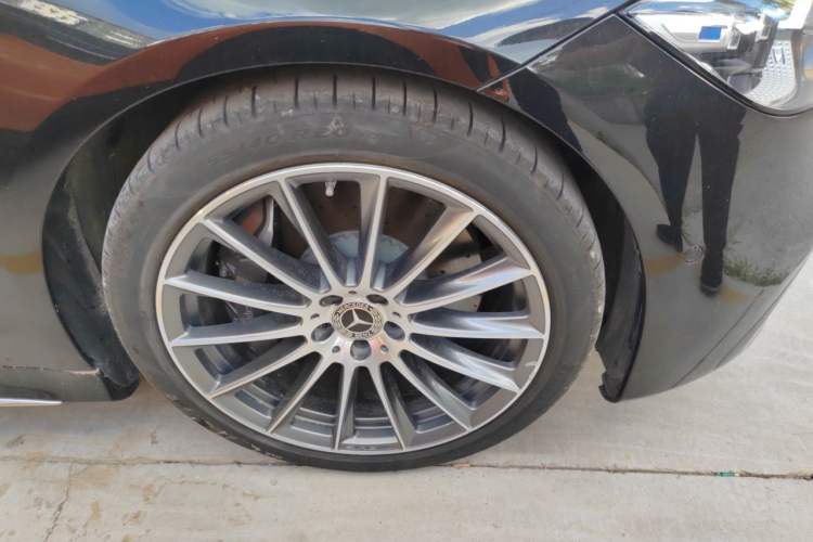 Used Mercedes-Benz S-Class 2024 S 450 L 4MATIC Right Front Wheel Hub