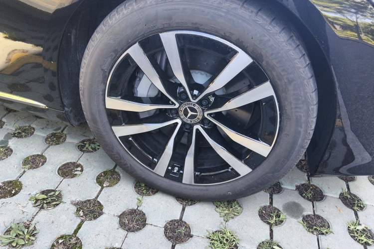 Used Mercedes-Benz S-Class 2024 Restyled S 400 L Luxury Edition Right Front Wheel Hub
