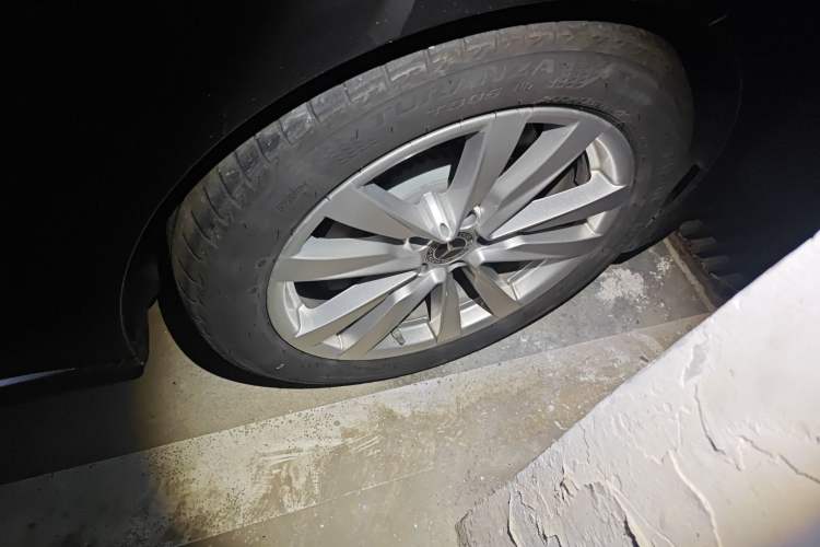 Used Mercedes-Benz S-Class 2024 Restyled S 400 L Business Version Right Front Wheel Hub