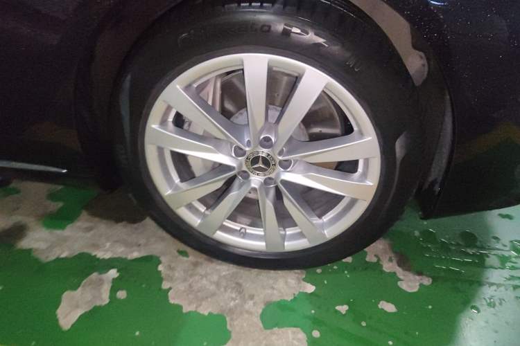 Used Mercedes-Benz S-Class 2024 S 400 L Business Model Right Front Wheel Hub