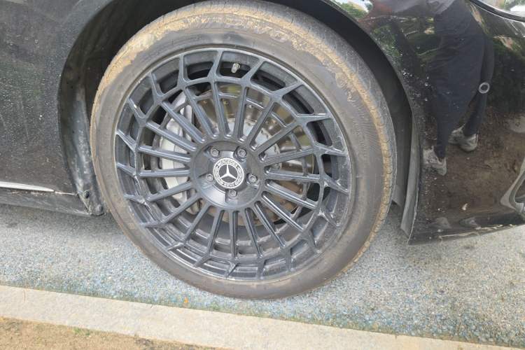Used Mercedes-Benz S-Class 2024 S 400 L Business Model Right Front Wheel Hub