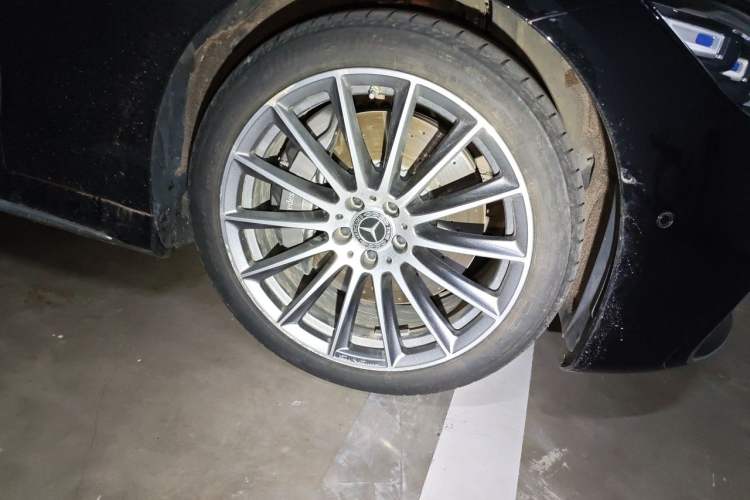 Used Mercedes-Benz S-Class 2024 S 450 L 4MATIC Right Front Wheel Hub