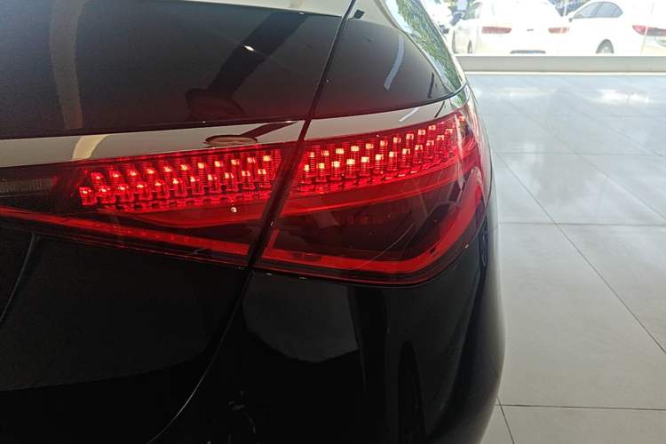 Used Mercedes-Benz S-Class 2024 S 400 L Business Model Right Rear Taillight