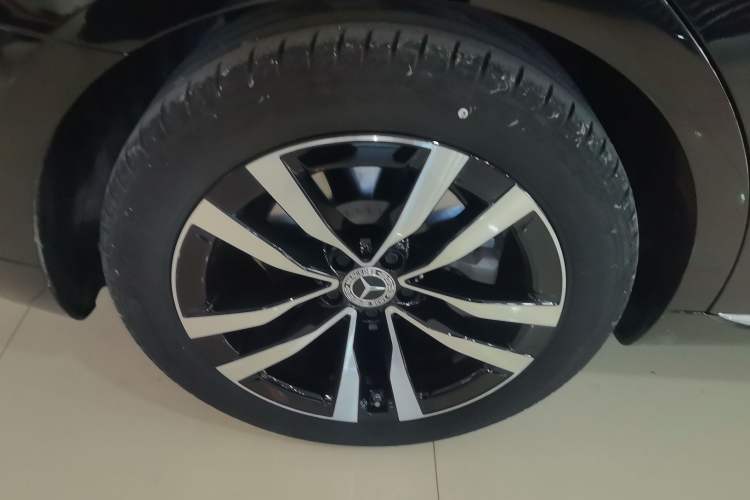 Used Mercedes-Benz S-Class 2024 S 400 L Luxury Model Right Rear Wheel Hub
