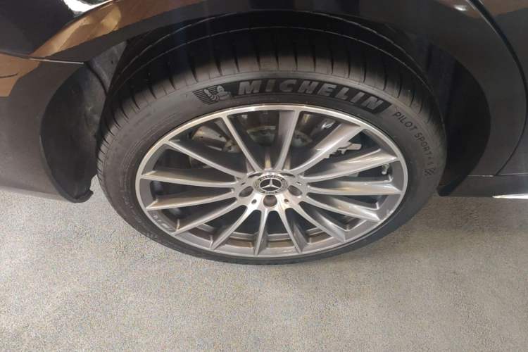 Used Mercedes-Benz S-Class 2024 S 450 L 4MATIC Right Rear Wheel Hub