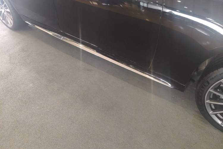 Used Mercedes-Benz S-Class 2024 S 450 L 4MATIC Right Side Sill