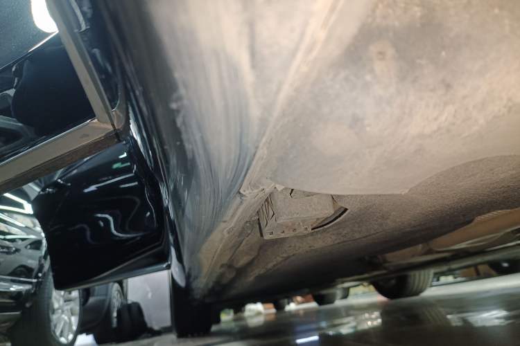 Used Mercedes-Benz S-Class 2024 S 400 L Luxury Model Right Side Sill
