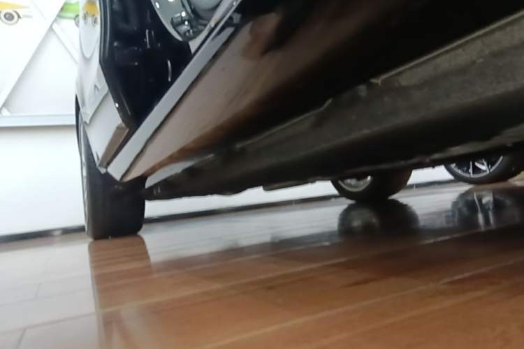 Used Mercedes-Benz S-Class 2024 Restyled S 400 L Business Version Right Side Sill