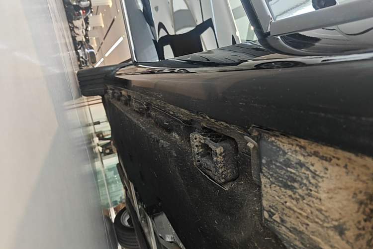 Used Mercedes-Benz S-Class 2024 S 400 L Business Model Right Side Sill