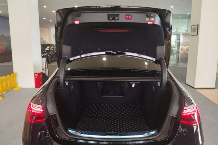 Used Mercedes-Benz S-Class 2024 S 450 L 4MATIC Trunk
