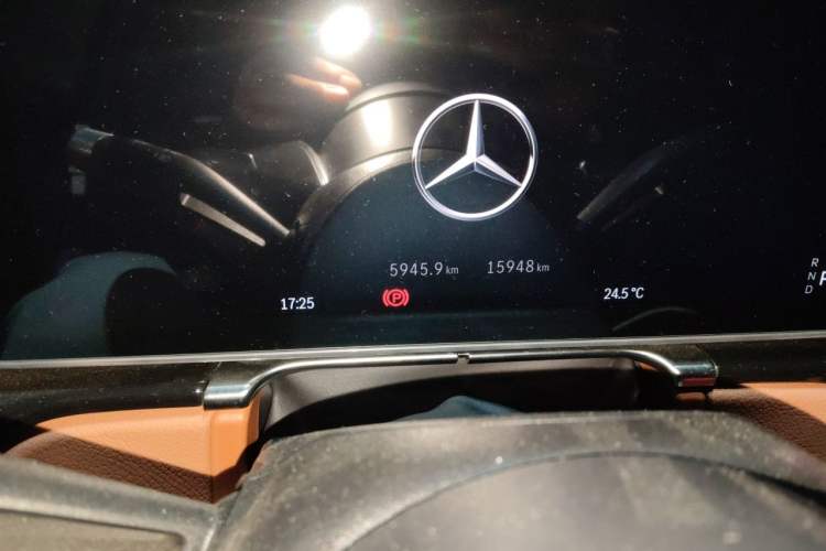 Used Mercedes-Benz S-Class 2025 S 400 L Business Model Odometer Close Up