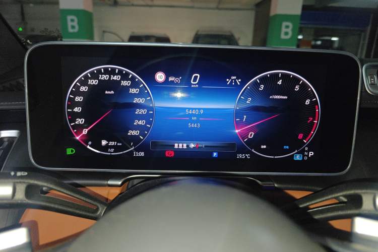 Used Mercedes-Benz S-Class 2025 S 400 L Business Model Odometer Close Up