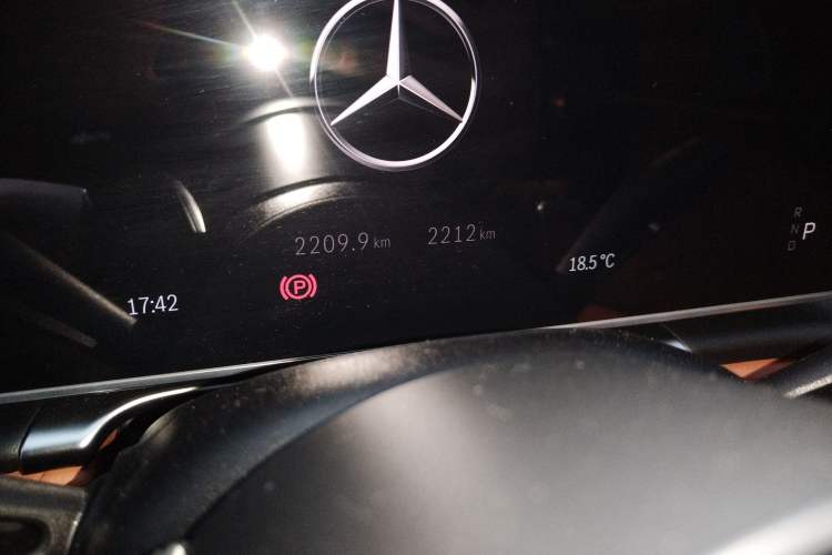 Used Mercedes-Benz S-Class 2025 S 400 L Business Model Odometer Close Up