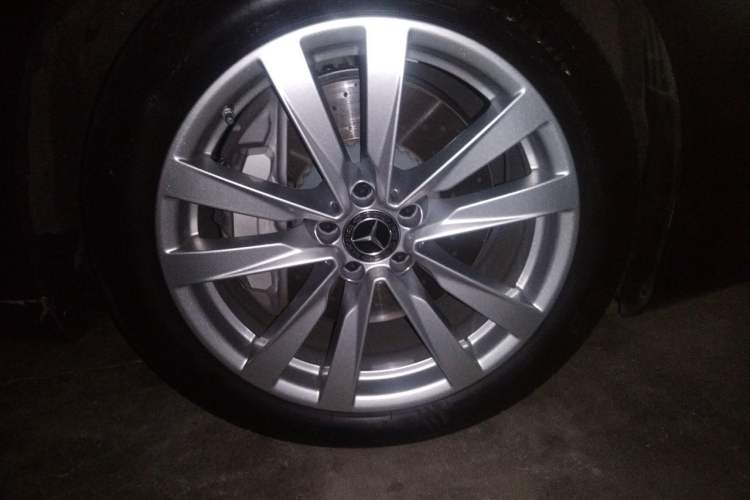 Used Mercedes-Benz S-Class 2025 S 400 L Business Model Right Front Wheel Hub