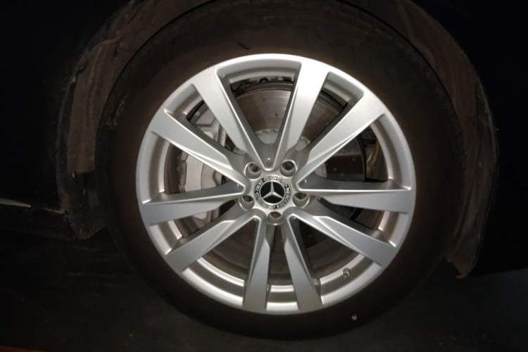 Used Mercedes-Benz S-Class 2025 S 400 L Business Model Right Front Wheel Hub