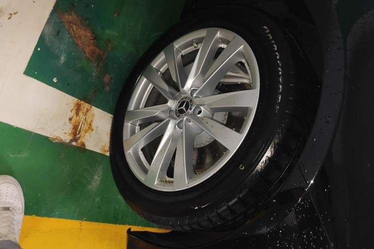 Used Mercedes-Benz S-Class 2025 S 400 L Business Model Right Front Wheel Hub