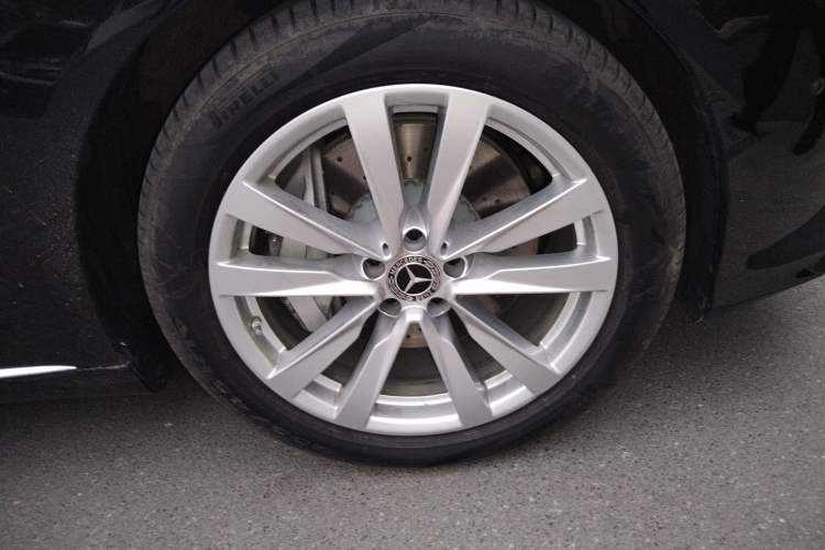 Used Mercedes-Benz S-Class 2025 S 400 L Business Model Right Front Wheel Hub