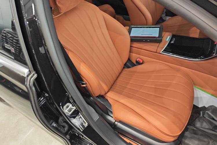 Used Mercedes-Benz S-Class 2026 S 400 L Special Edition Right Front Seat