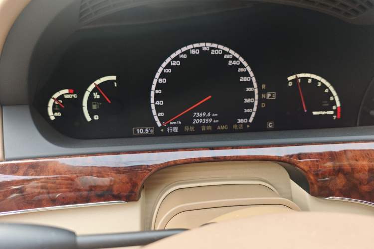 Used Mercedes-Benz S-Class AMG 2007 AMG S 65 Odometer Close Up