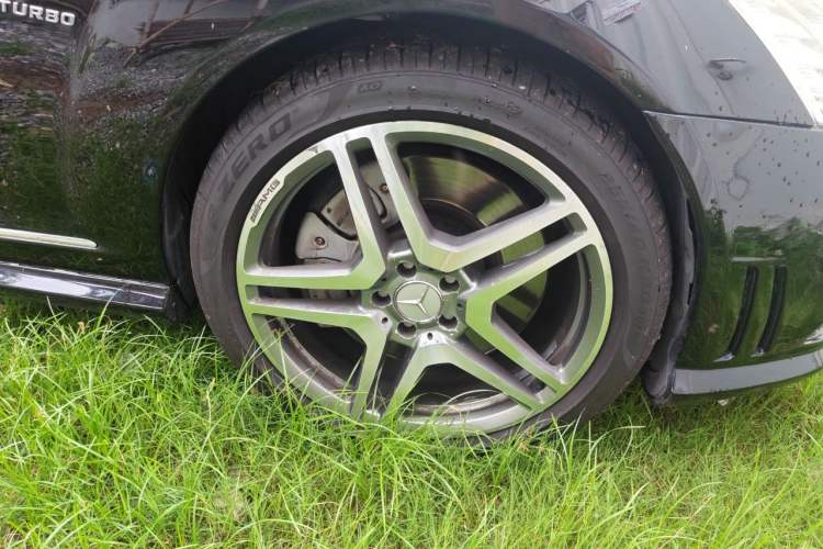 Used Mercedes-Benz S-Class AMG 2007 AMG S 65 Right Front Wheel Hub