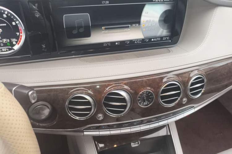 Used Mercedes-Benz S-Class AMG 2014 AMG S 63 L 4MATIC Audio And AC Panel