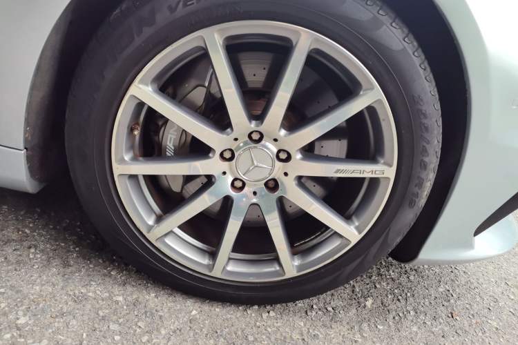 Used Mercedes-Benz S-Class AMG 2014 AMG S 63 L 4MATIC Right Front Wheel Hub