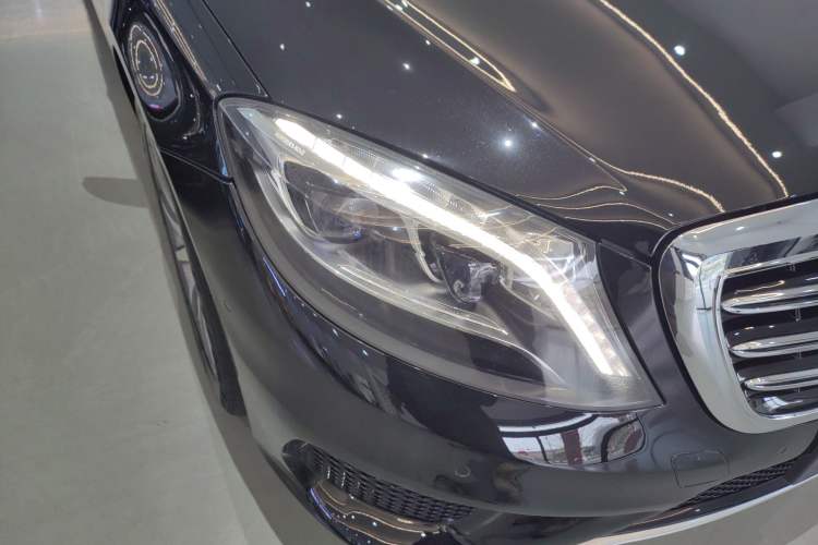 Used Mercedes-Benz S-Class AMG 2015 AMG S 63 L 4MATIC Right Front Headlight
