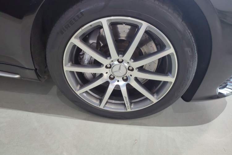 Used Mercedes-Benz S-Class AMG 2015 AMG S 63 L 4MATIC Right Front Wheel Hub