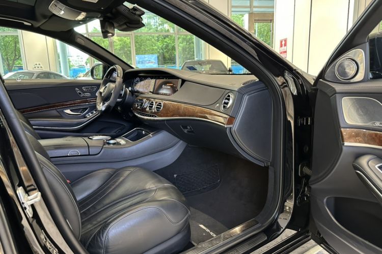 Used Mercedes-Benz S-Class AMG 2016 AMG S 63 L 4MATIC Interior 2