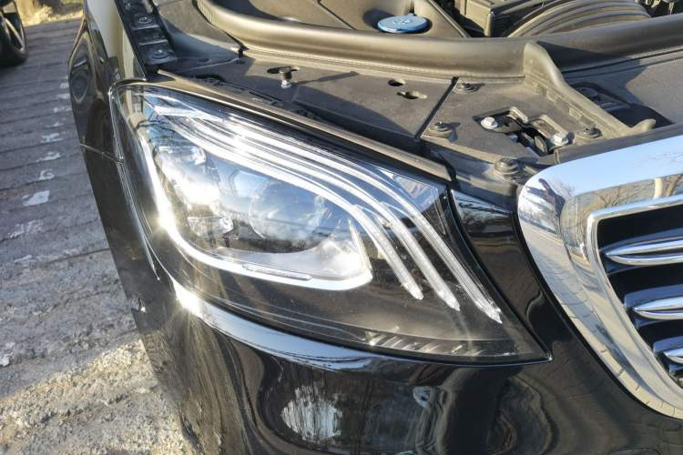 Used Mercedes-Benz S-Class AMG 2018 AMG S 63 L 4MATIC+ Right Front Headlight