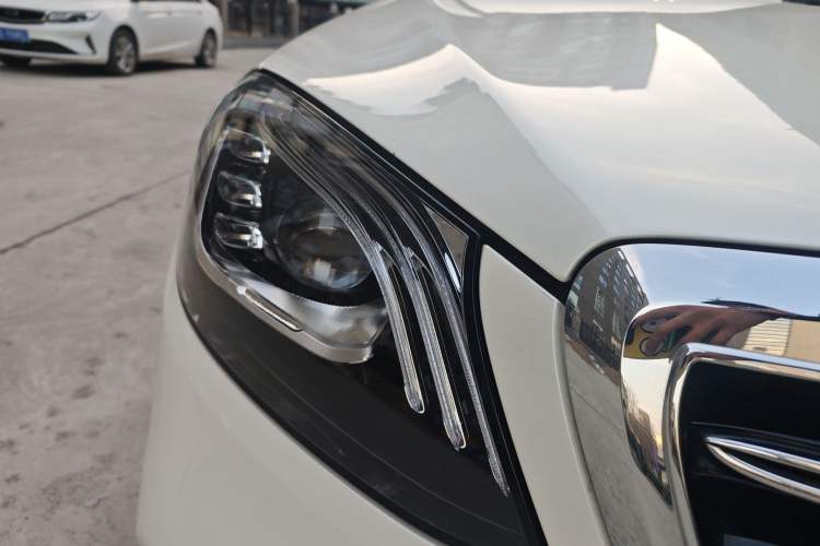 Used Mercedes-Benz S-Class AMG 2018 AMG S 63 L 4MATIC+ Right Front Headlight