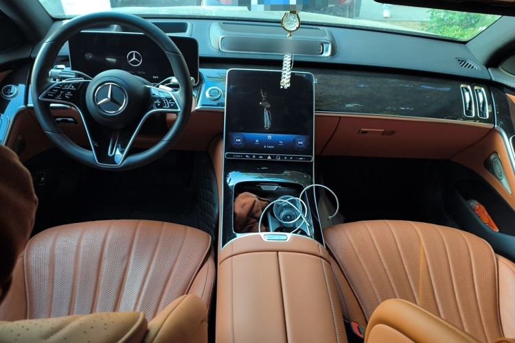 Used Mercedes-Benz S-Class New Energy 2023 S 450 e L Plug-in Hybrid Sedan Center Console