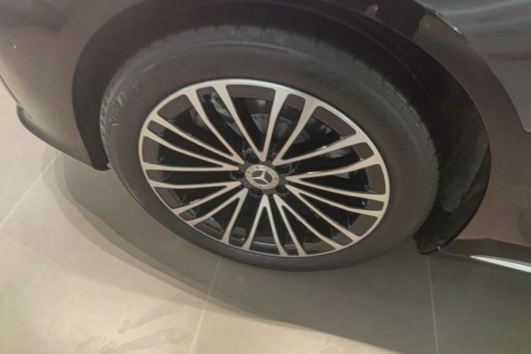 Used Mercedes-Benz S-Class New Energy 2023 S 450 e L Plug-in Hybrid Sedan Left Front Wheel Hub