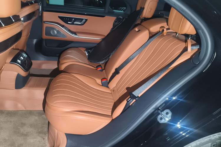 Used Mercedes-Benz S-Class New Energy 2023 S 450 e L Plug-in Hybrid Sedan Left Rear Seat