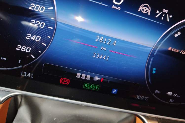 Used Mercedes-Benz S-Class New Energy 2023 S 450 e L Plug-in Hybrid Sedan Odometer Close Up